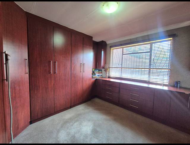 3 BEDROOM HOUSE FOR SALE IN BRENTHURST
